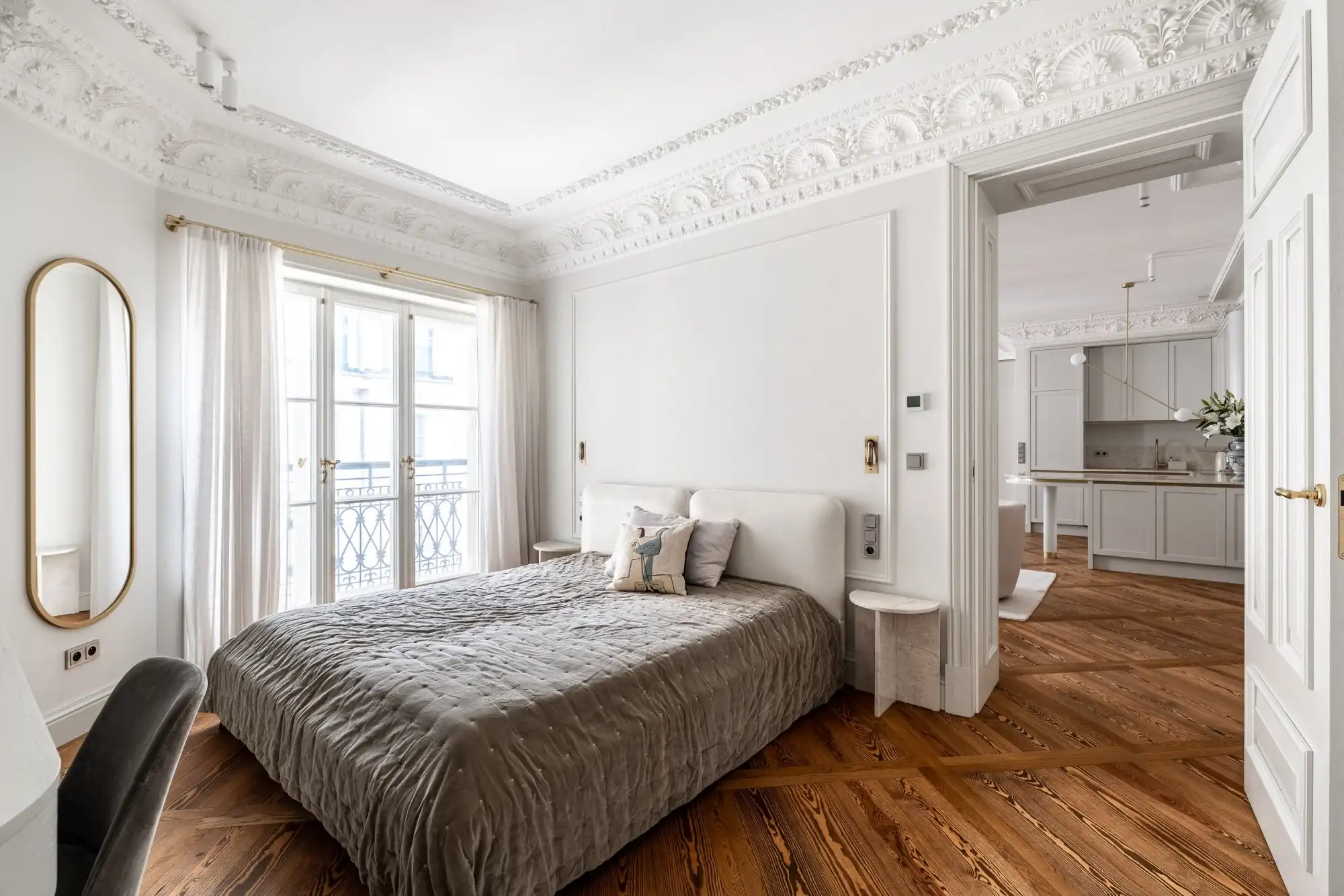 Photos Period townhouse apartment next to the Royal Route