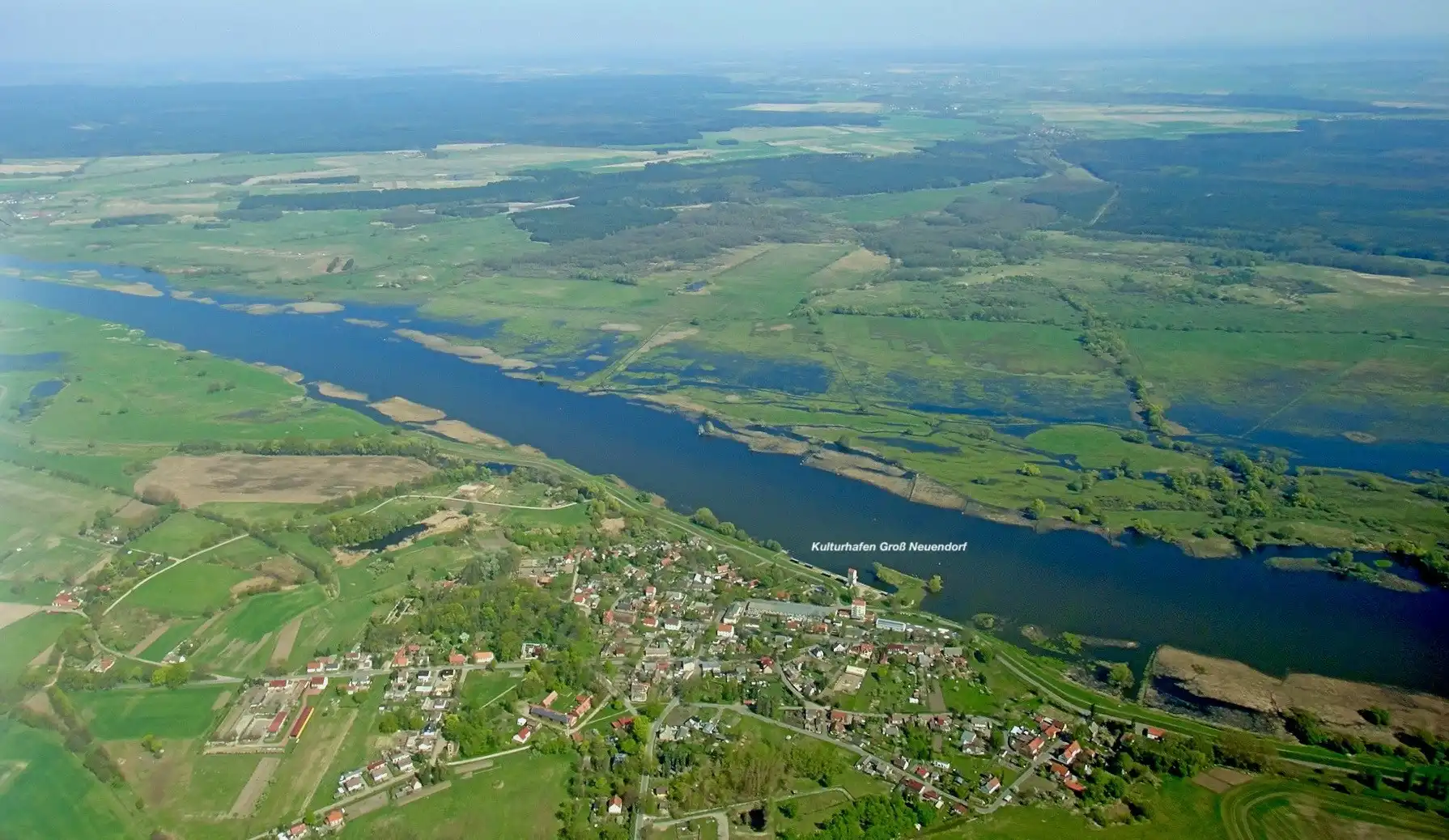 Photos Historic property with tower and railway wagons - over €130,000 annual turnover