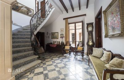 Urban palace for sale Santanyí, Balearic Islands, Flur-Treppe