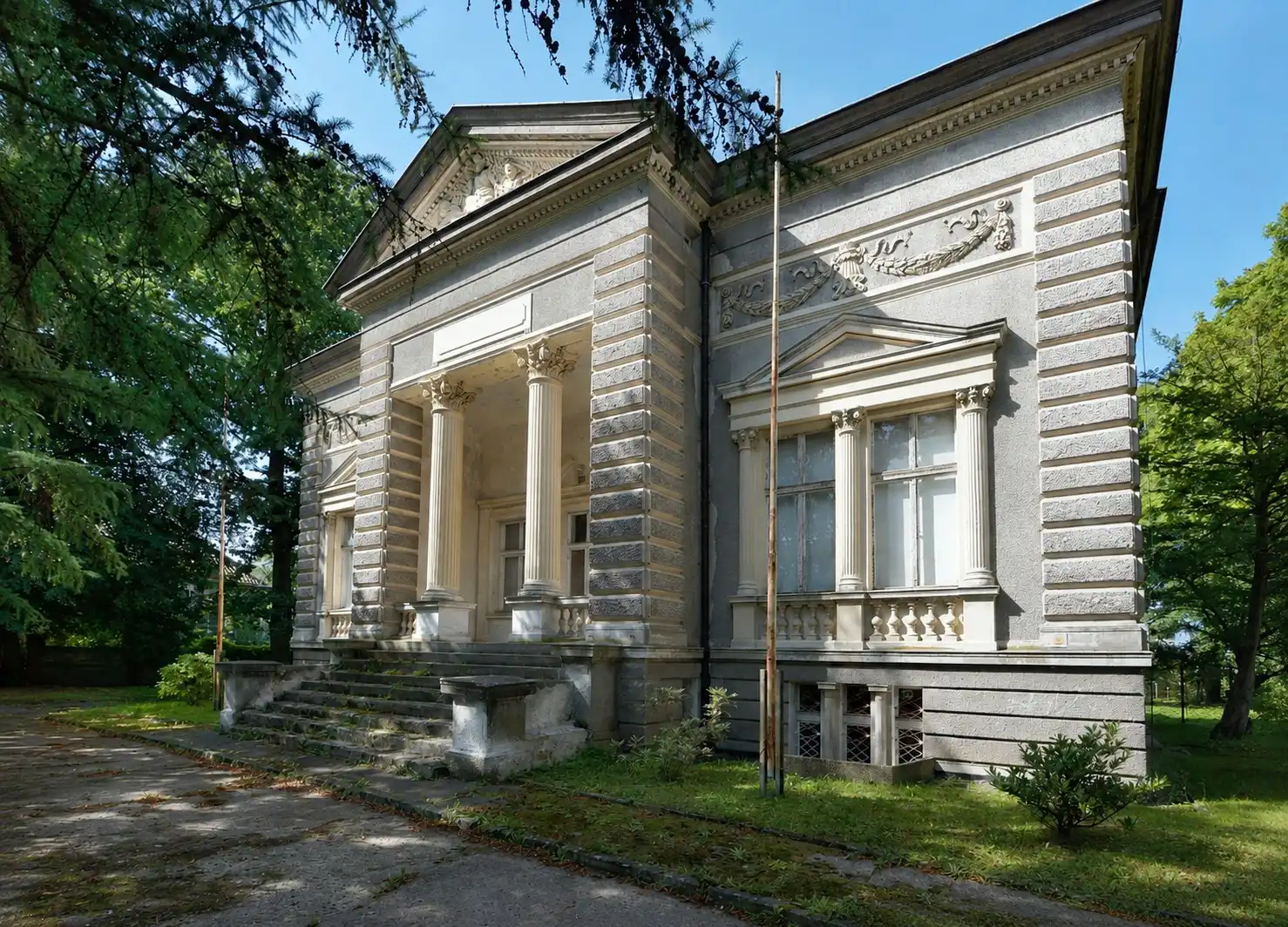 Photos Period mansion with garden in an established urban location of Koszalin