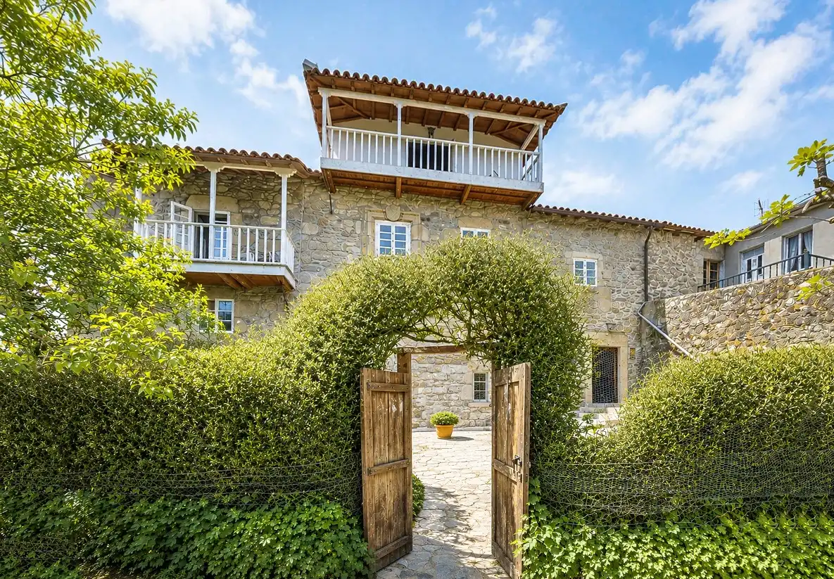 Photos Stone house in Pantón, Ribeira Sacra - former manor estate