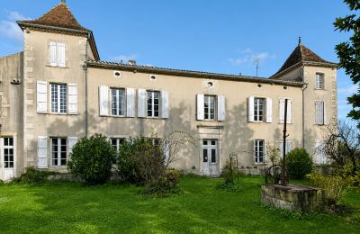 Manor house for sale Condéon, New Aquitaine, Image 1/11