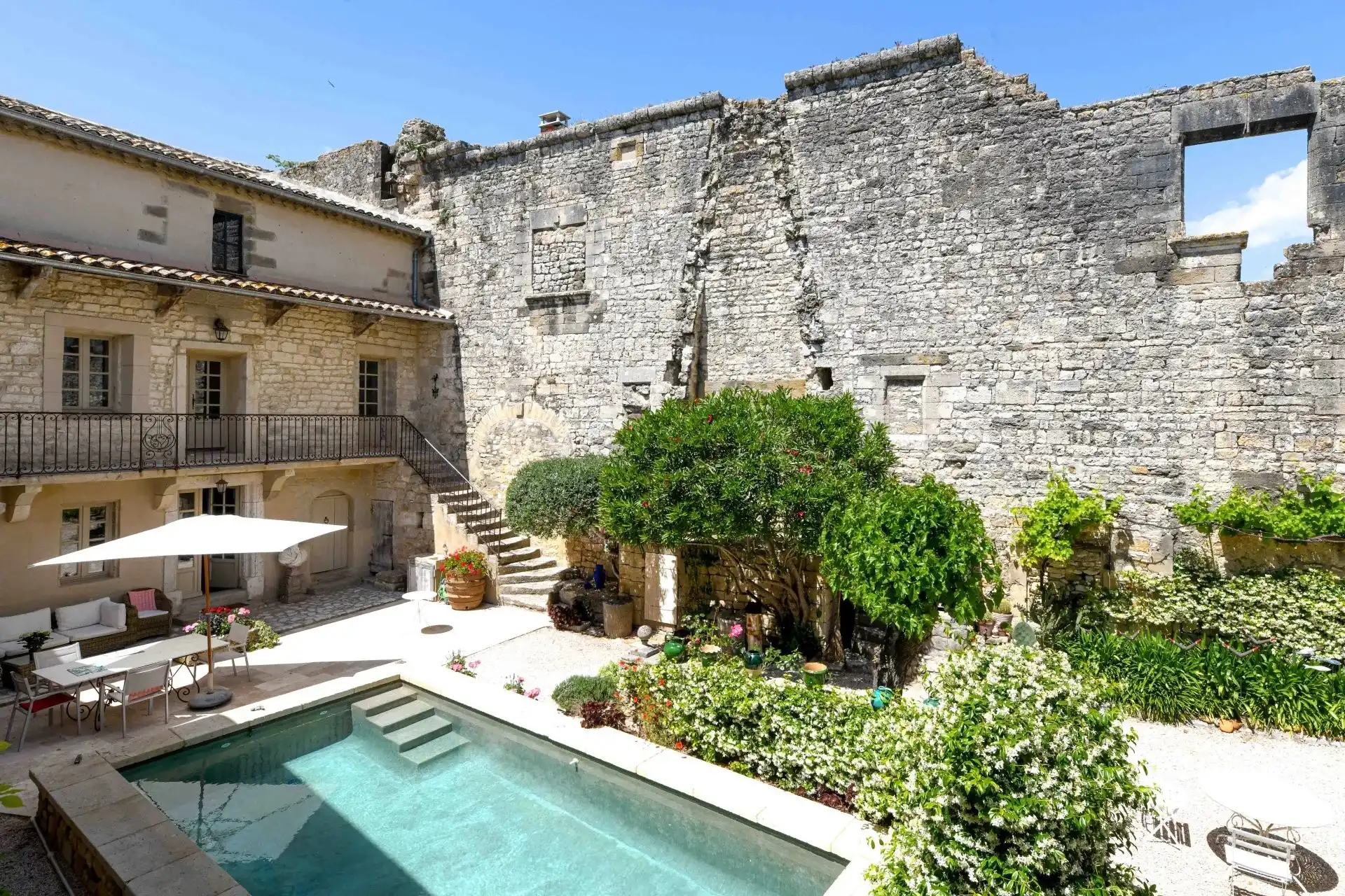 Photos Stone house with private courtyard, pool and medieval features near Uzès