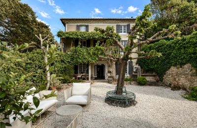 Historic property for sale Uzès, Occitania, Image 2/30