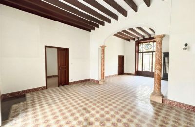Urban palace for sale Manacor, Balearic Islands, Entrance hall
