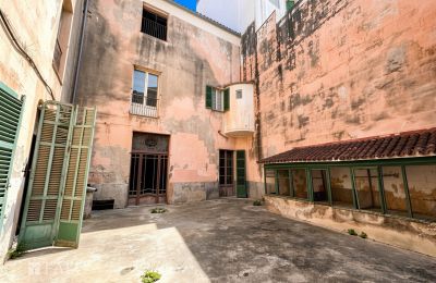 Urban palace for sale Manacor, Balearic Islands, Innenhof