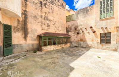 Urban palace for sale Manacor, Balearic Islands, Innenhof 