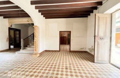 Urban palace for sale Manacor, Balearic Islands, Entrance hall