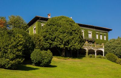 Historic Villa for sale Verbania, Piemont:  Back view