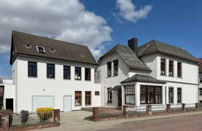 Period mansion for sale 26919 Brake (Unterweser), Lower Saxony, Side view