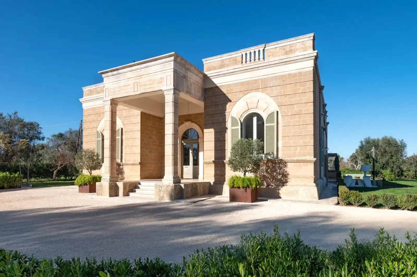 Photos Historic 1937 villa for sale near Mesagne with pool