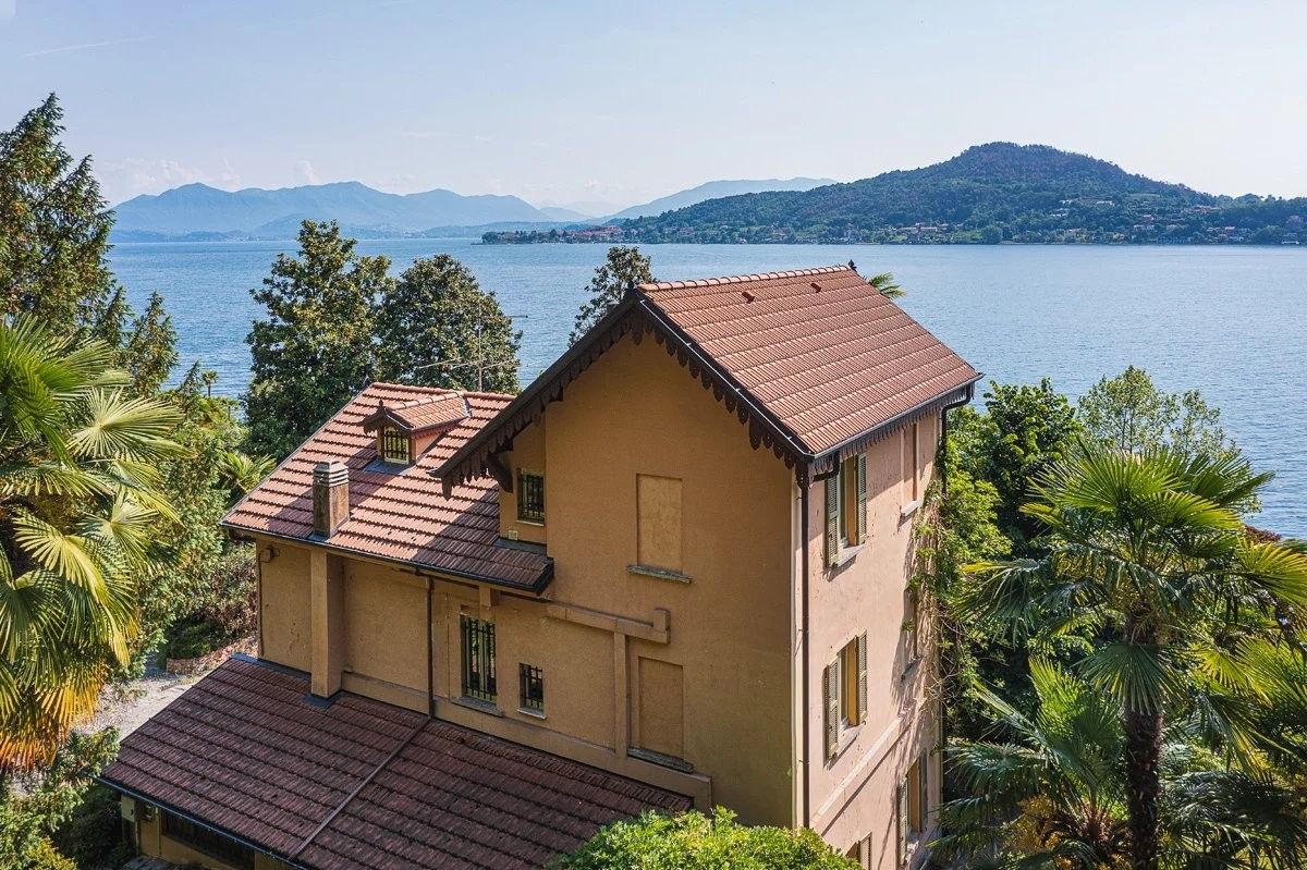 Photos Prestigious property consisting of villa and annexe in front of Lake Maggiore