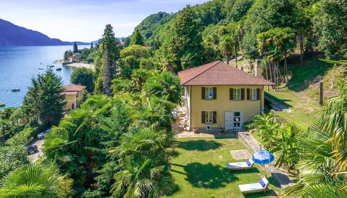 Villa With Park And Private Beach On Lake Maggiore