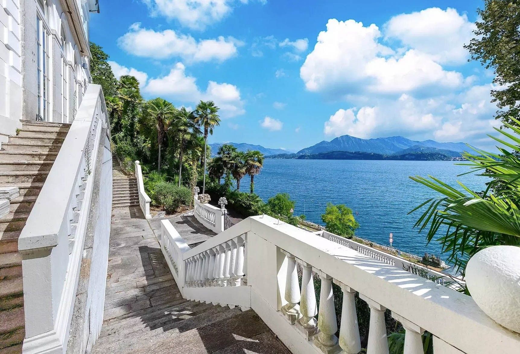 Photos Prestigious villa on the Piedmontese shores of Lake Maggiore