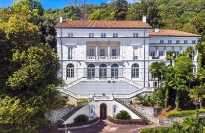 Historic Villa for sale Belgirate, Piemont, Front view