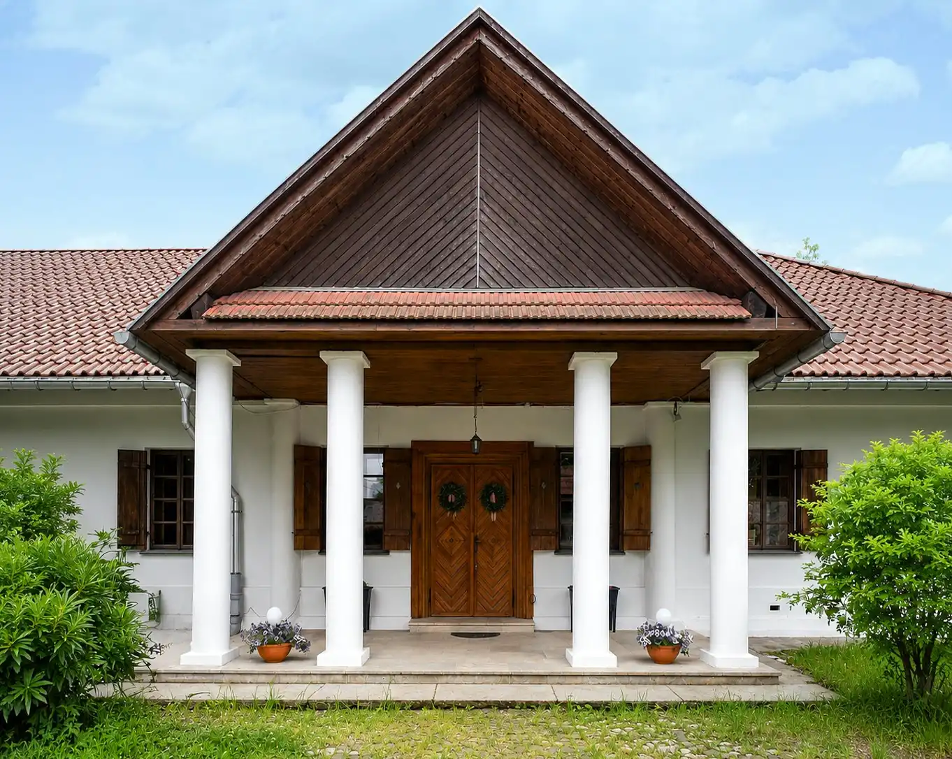 Photos Polish landed gentry estate with private parkland near Krakow