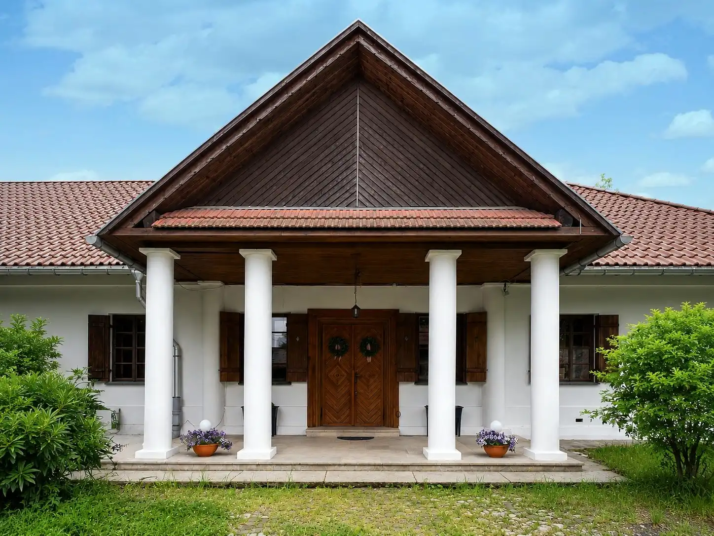 Photos Polish landed gentry estate with private parkland near Krakow