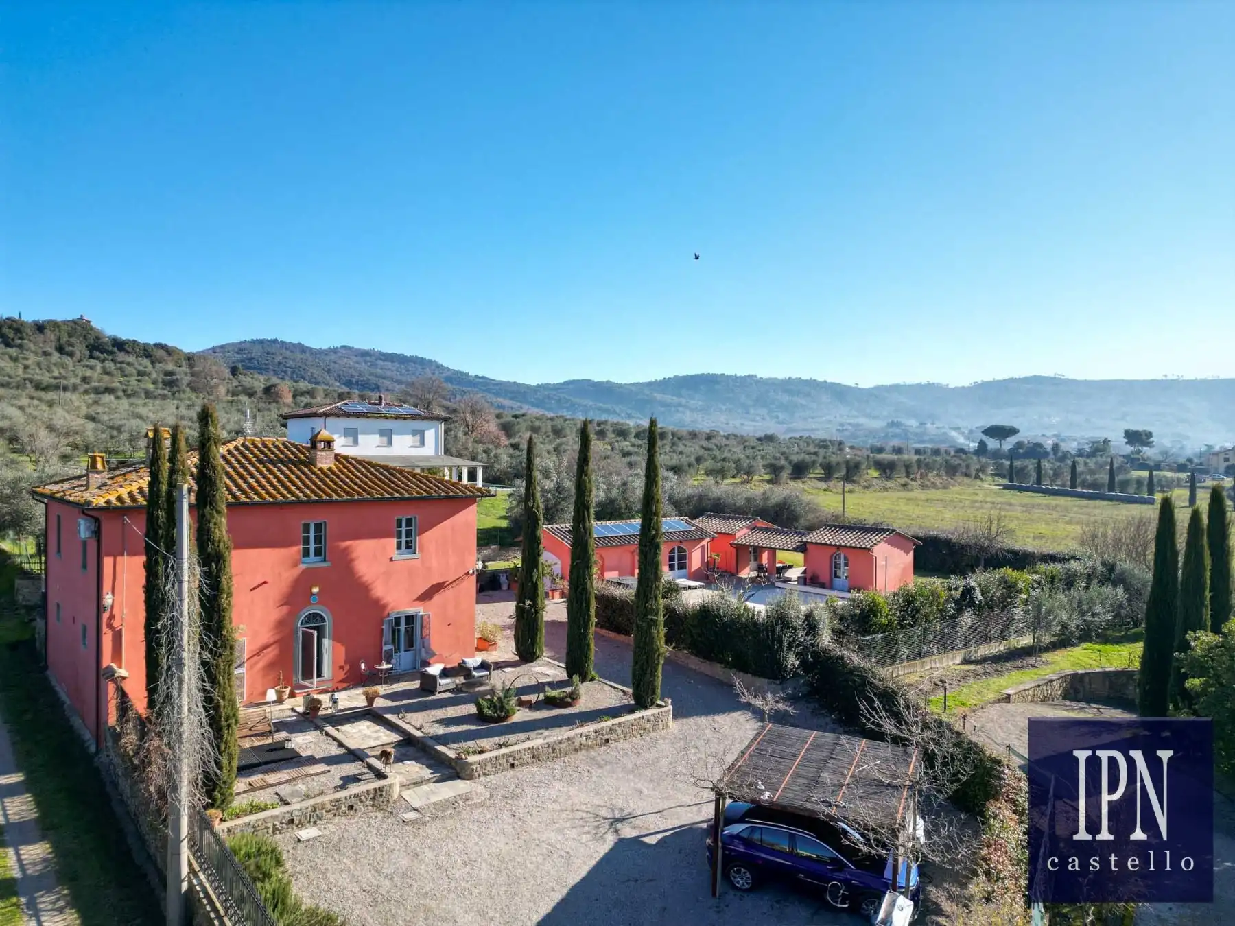 Photos Country property with two guesthouses and pool near Cortona