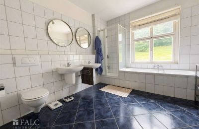 Period mansion for sale 42929 Wermelskirchen, North Rhine-Westphalia, Badezimmer 1. OG
