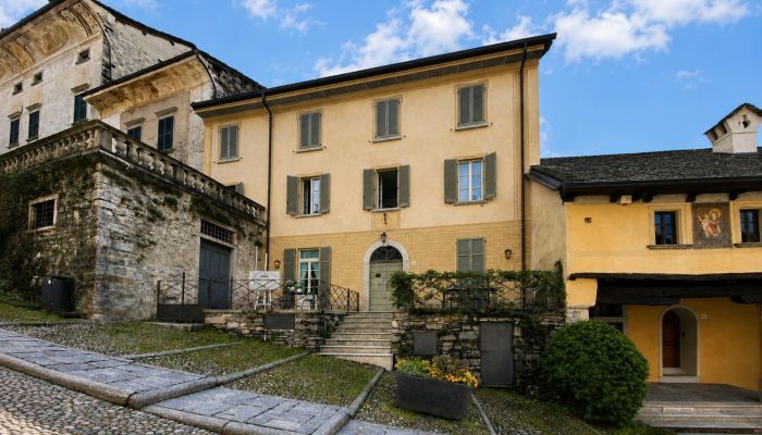 Period apartment in the historic centre of Orta San Giulio