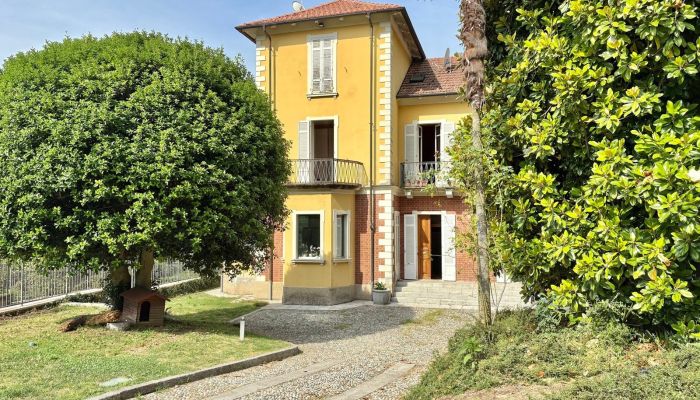 Period residence with land in Mergozzo, Val Grande
