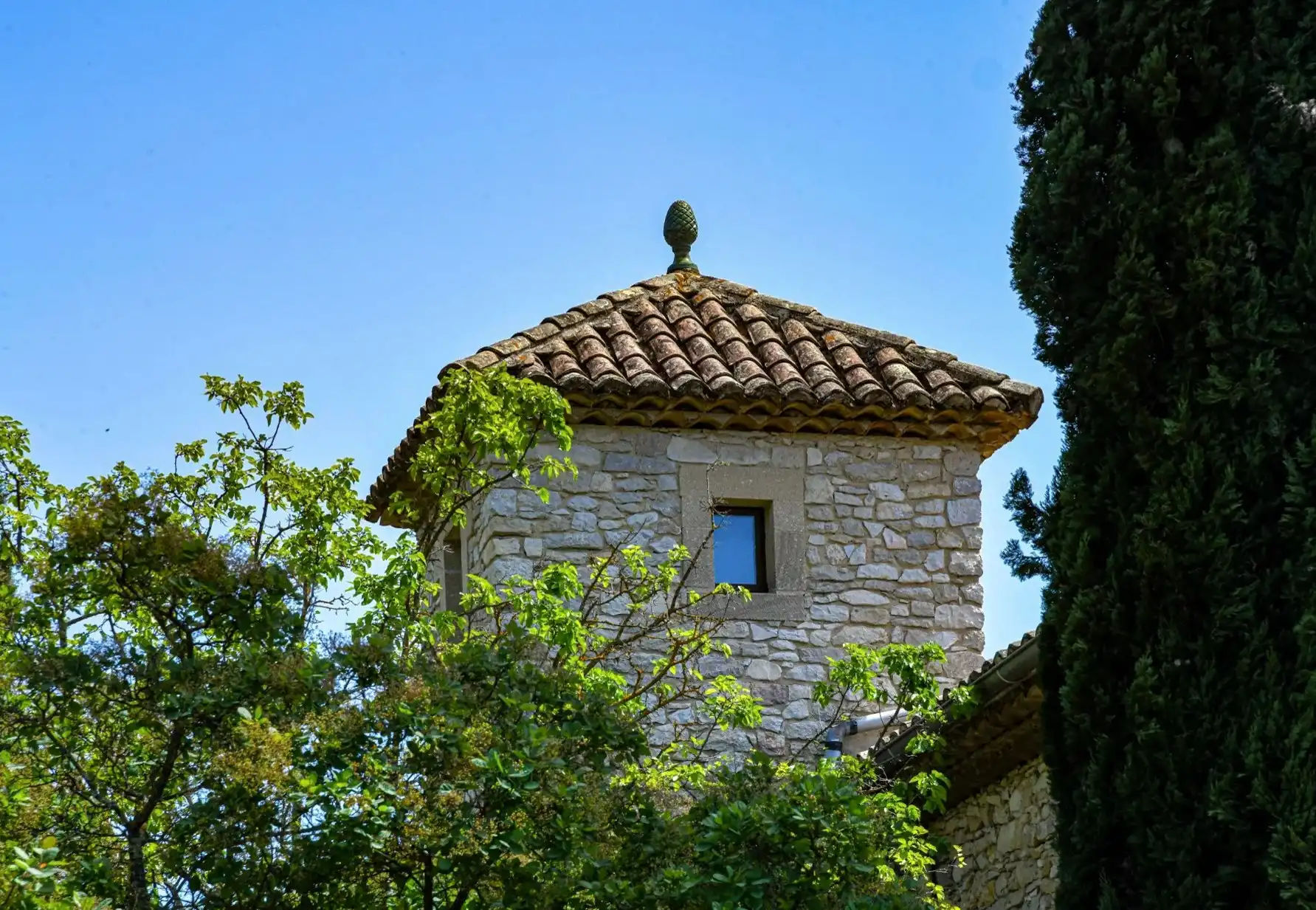 Photos Large estate in the Gard with 18.21 acres and no direct neighbors