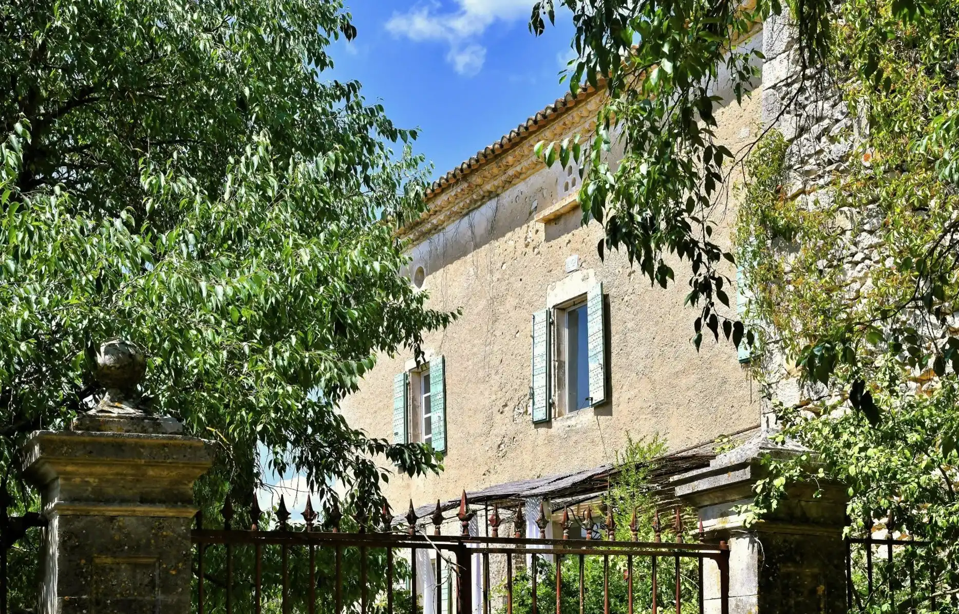 Photos Authentic mas with original features preserved, 21 minutes from Uzès