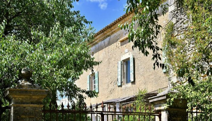 Authentic mas with original features preserved, 21 minutes from Uzès