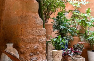 Historic property for sale Uzès, Occitania, Image 11/32