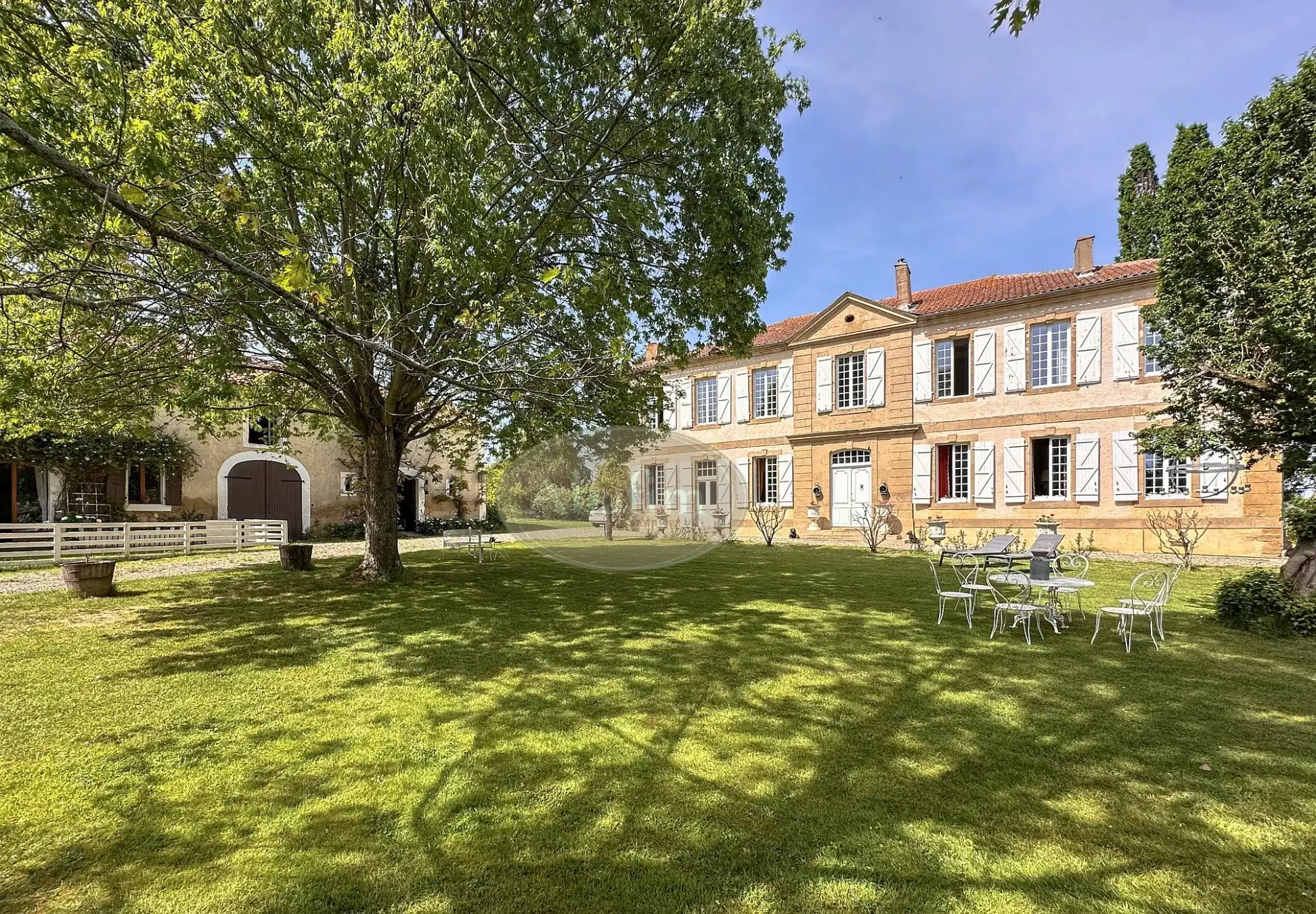 Photos Manoir near Mirande with guest house, park and outbuildings
