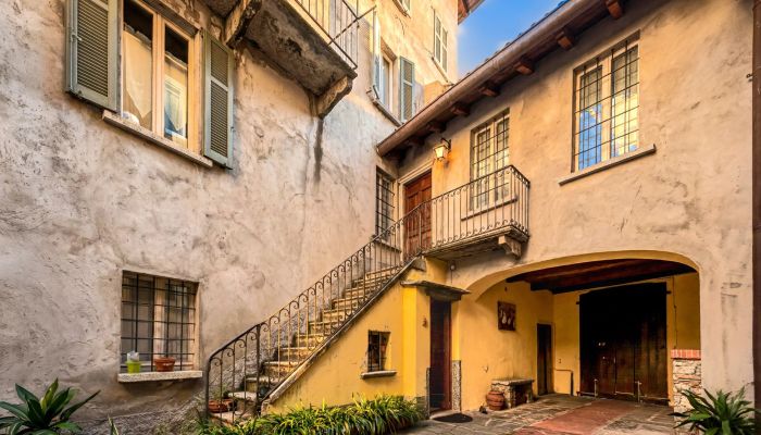 Renovated historic home 50 metres from Lake Maggiore in Belgirate