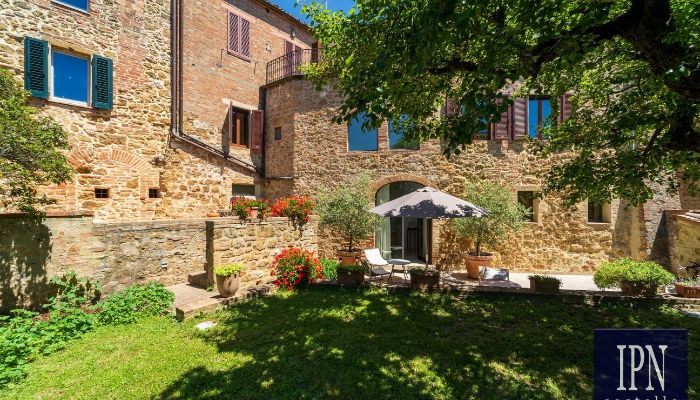 Historic property from the 15th century in Castelmuzio