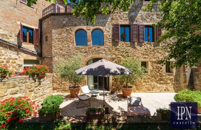 Period apartment for sale Castelmuzio, Tuscany, Image 2/39
