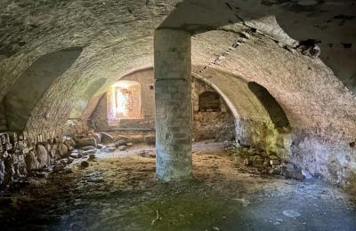 Medieval castle for sale 18513 Glewitz, Turow 19, Mecklenburg-West Pomerania, Schloss Gewölbekeller