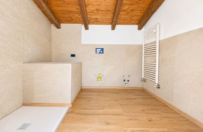 Historic property for sale 28823 Ghiffa, Piedmont, Bathroom