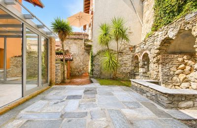 Historic property for sale 28823 Ghiffa, Piedmont, Courtyard