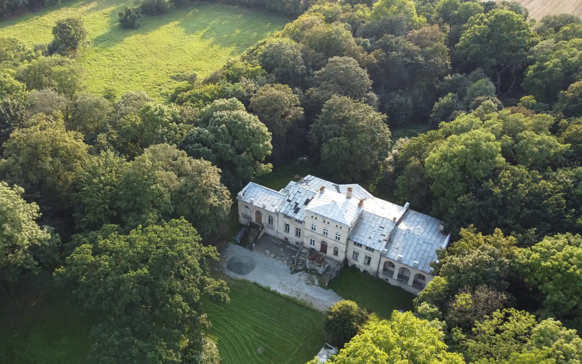 Photos Manor house near Poznan with 19.77 acres parkland