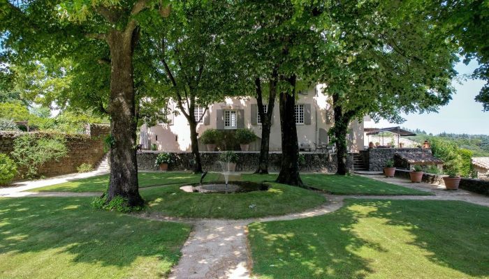 Country property in panoramic position with parkland near Alès