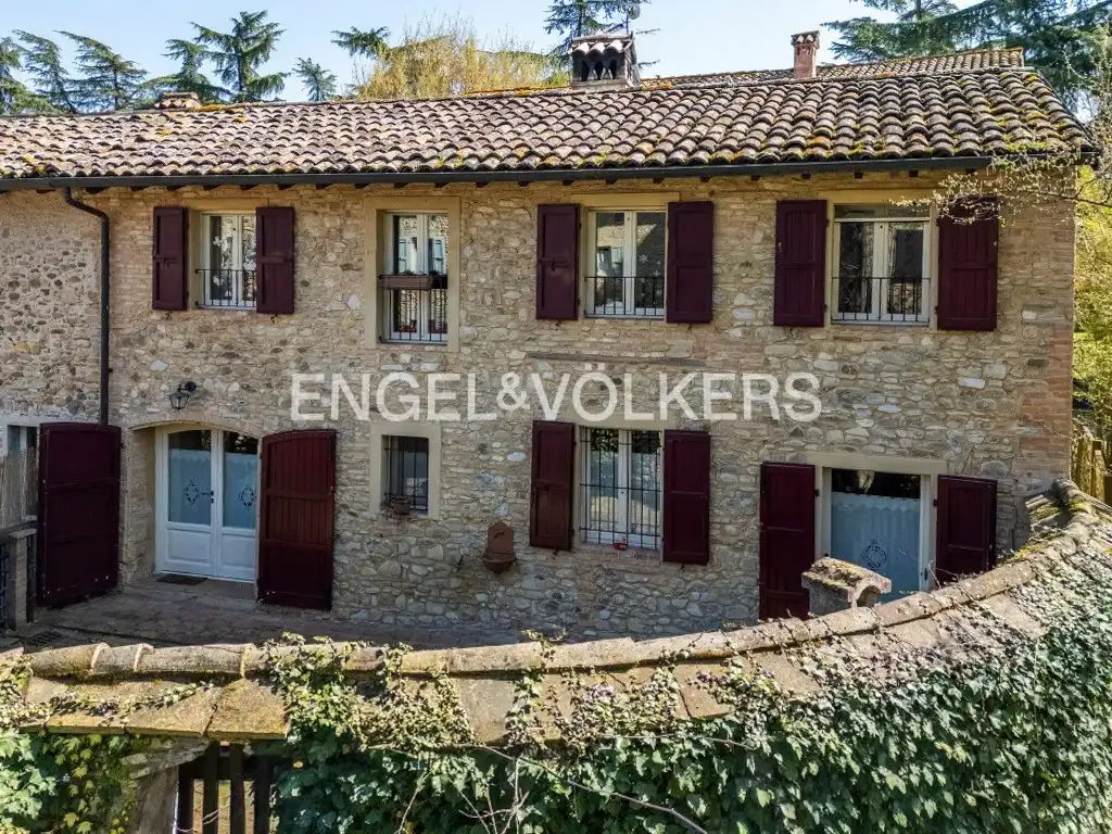 Photos 1,991 sq ft residential unit in former monastery near Parma