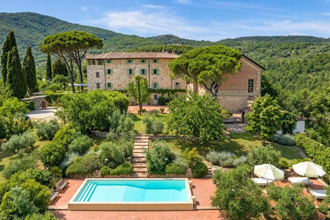 Photos Tuscany period estate with hospitality and event spaces