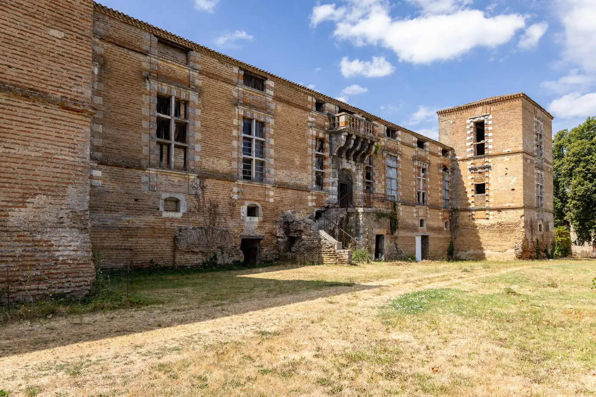 Photos Renaissance château with vaulted cellars in the Agenais