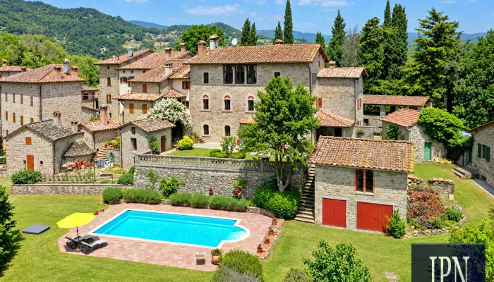 Manor house for sale Caprese Michelangelo, Tuscany