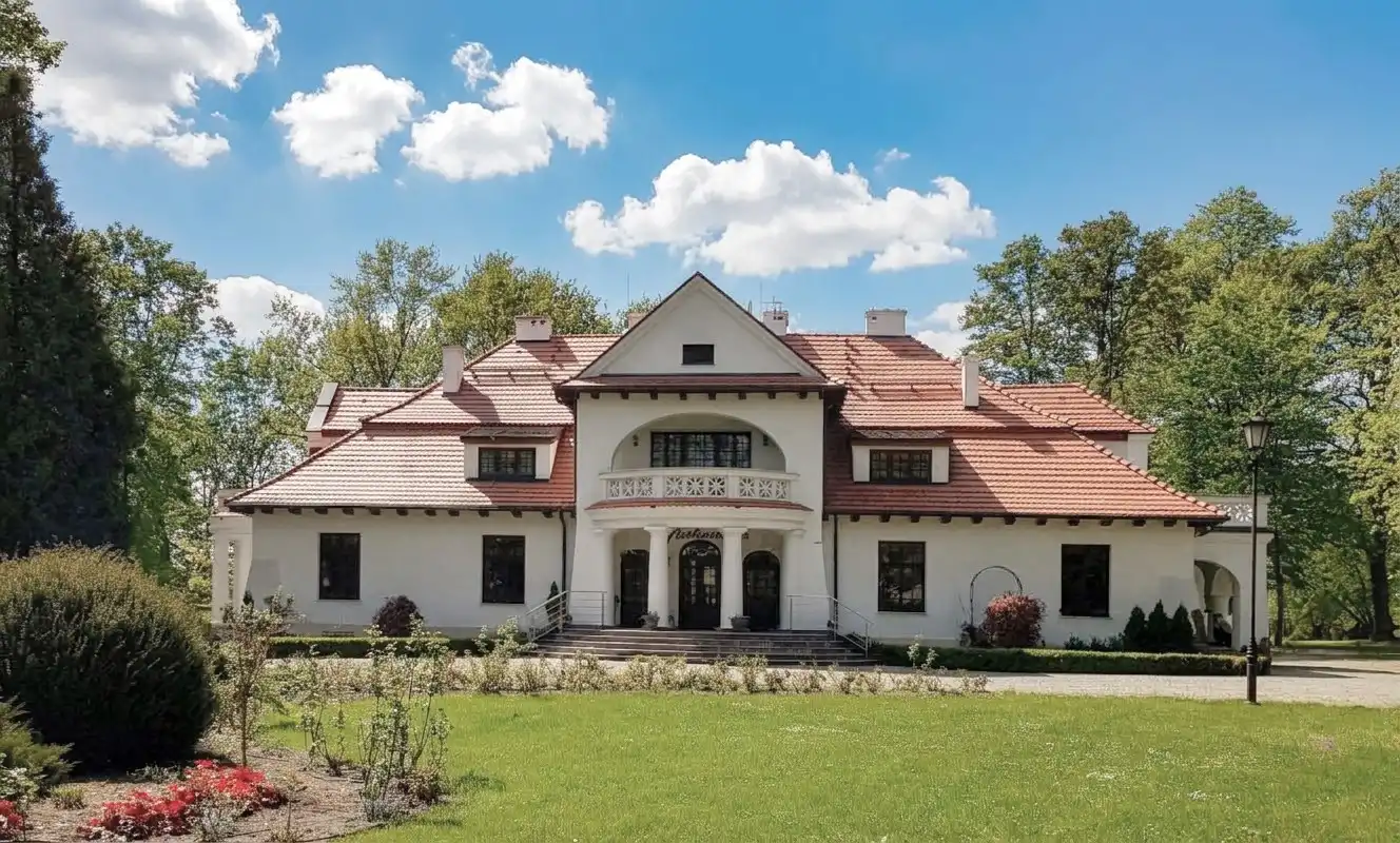 Photos Country estate with 4-star hotel and event space in Central Poland