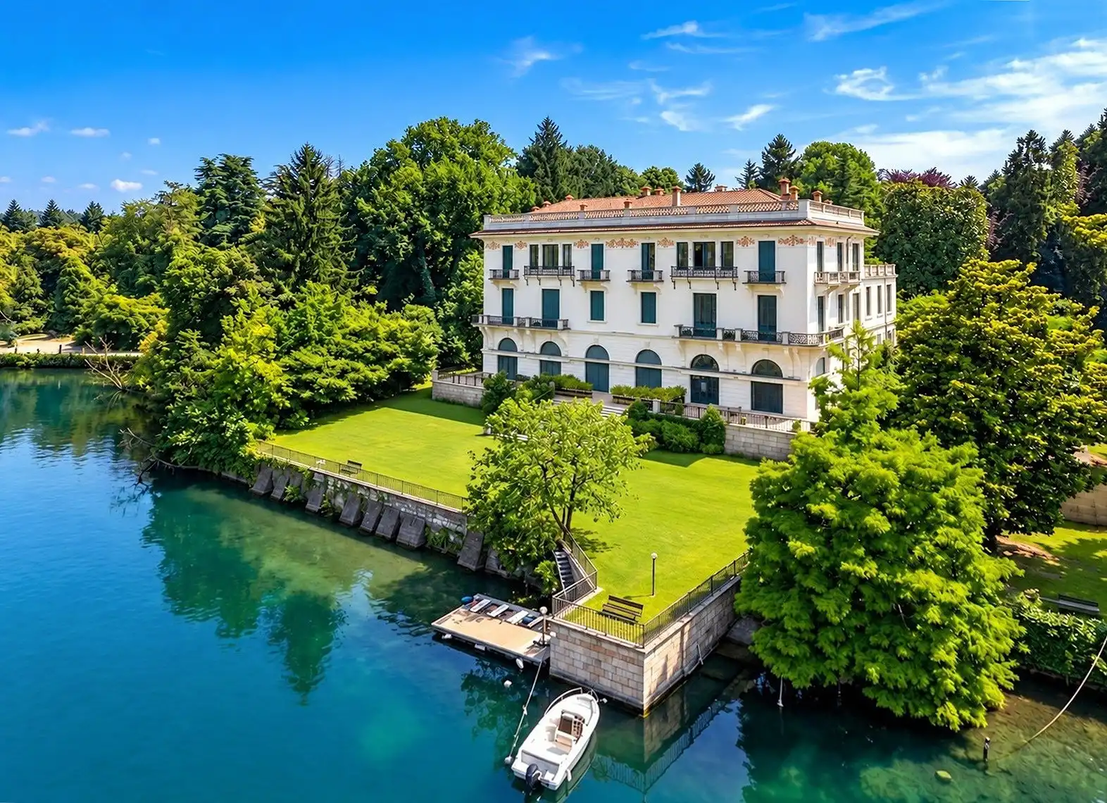 Photos Apartment in a period mansion on Lake Maggiore
