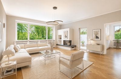 Period mansion for sale Berlin, , Wohnbereich mit Kamin visualisiert