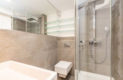 Period mansion for sale Berlin, , weiteres Bad im Souterrain
