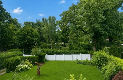 Period mansion for sale Berlin, , Blick in den Garten und den Park