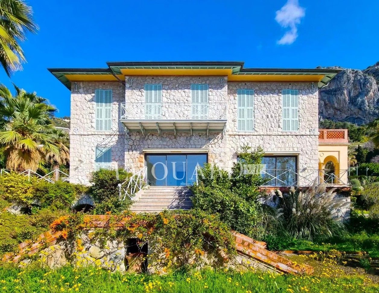 Photos Historic villa with sea views, pool and garden