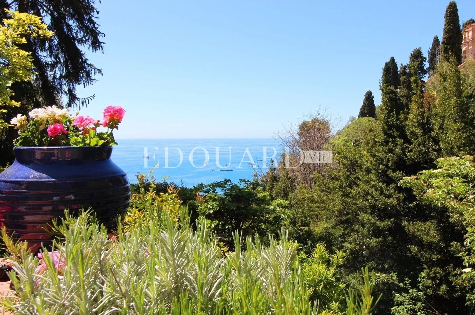 Photos Villa in Roquebrune-Cap-Martin with large terrace, garden and sea view