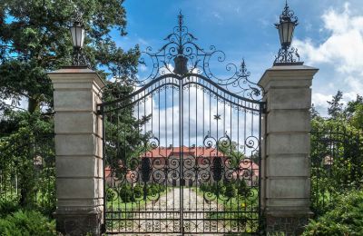 Can foreigners buy a castle, a manor or a grange in Poland?, Image 1